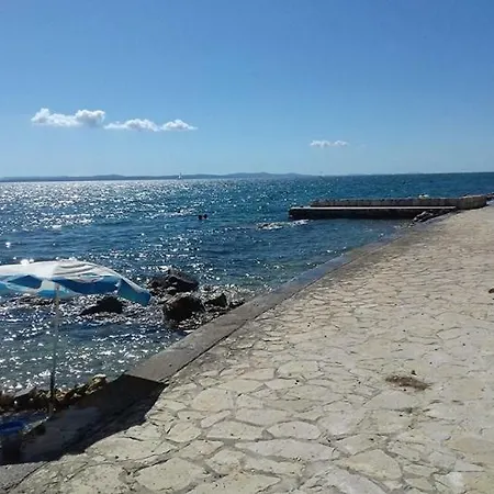 公寓 Mate's Seafront 扎达尔